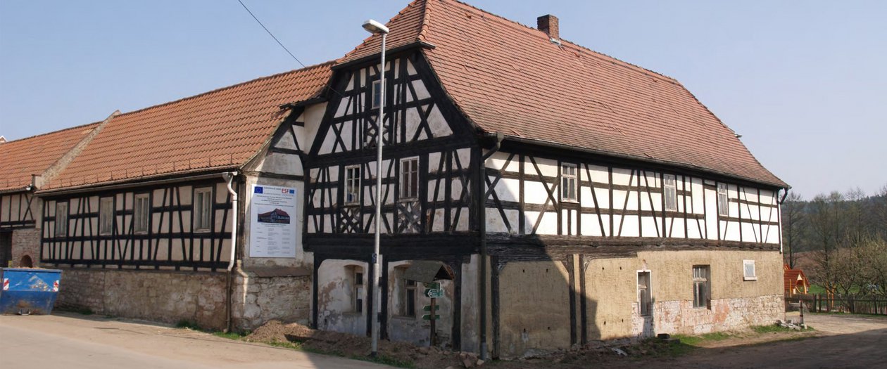 Wohn- und Nutzgebäude auf einem Bauernhof