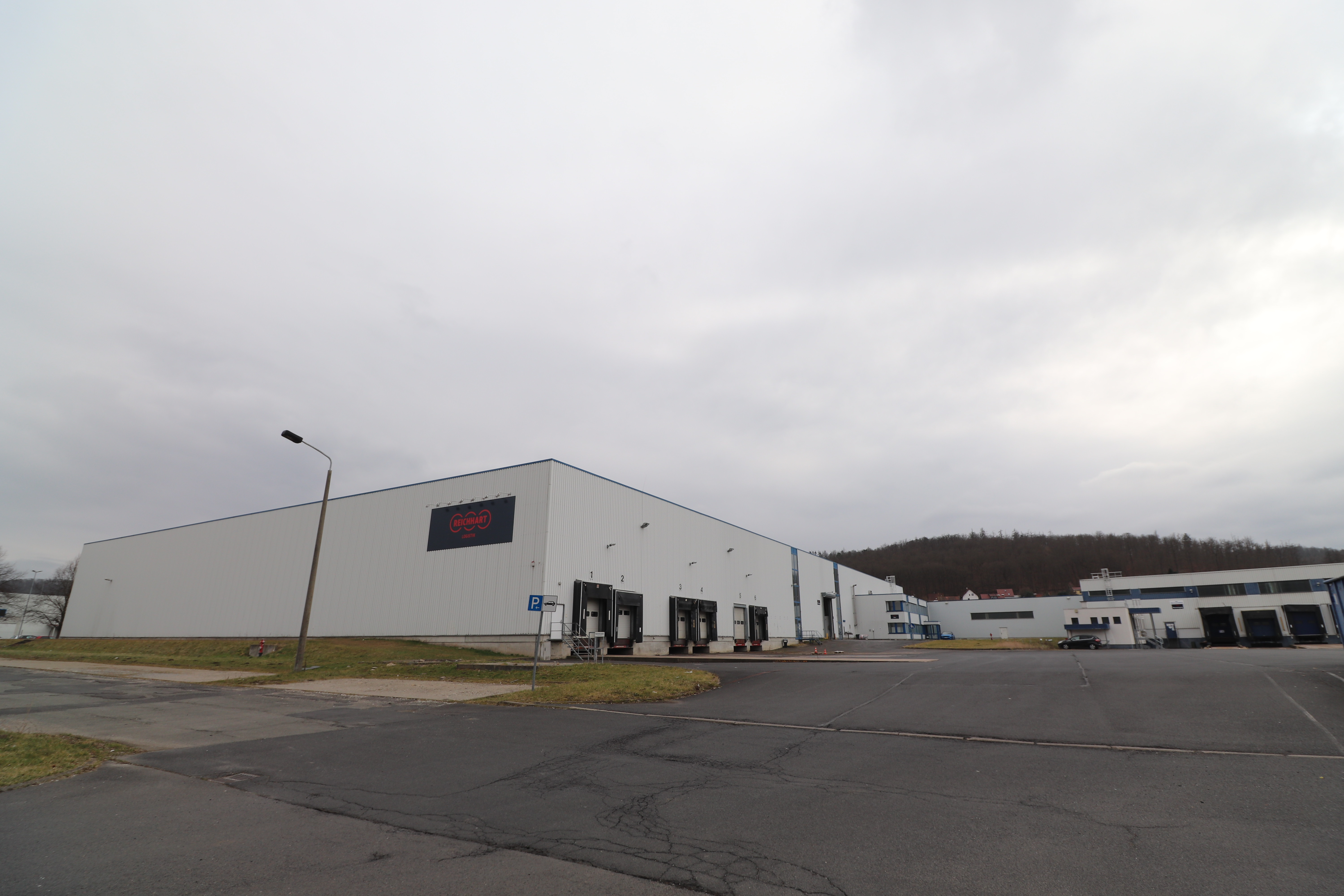 Ansicht Attraktive Fertigungs-/Logistikhalle mit Büroflächen in Eisenach zu vermieten - Bahnanschluss