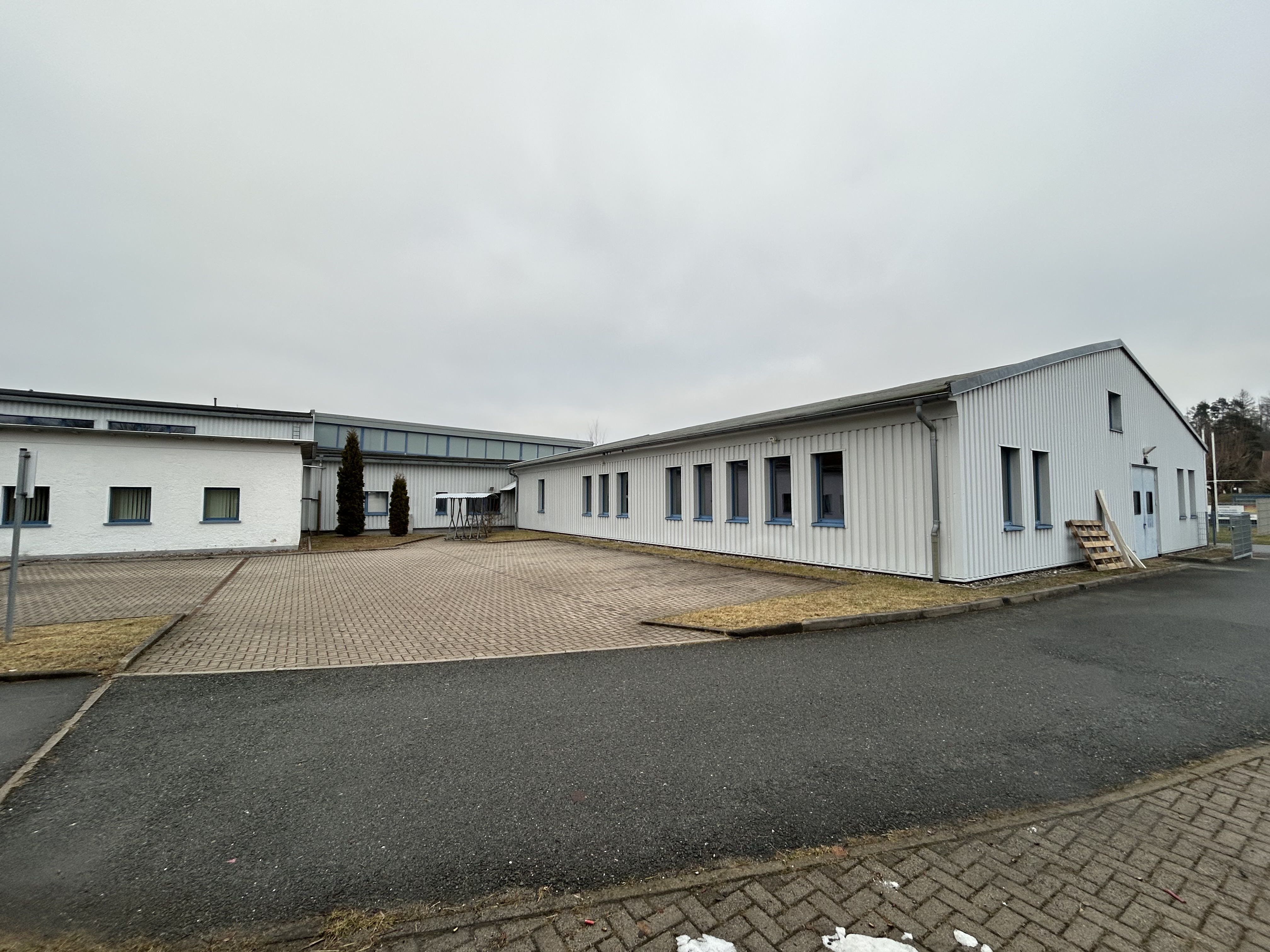 Ansicht attraktive Verwaltungs-, Produktions- und Lagerfläche im GE Tridelta Neuhaus-Schierschnitz