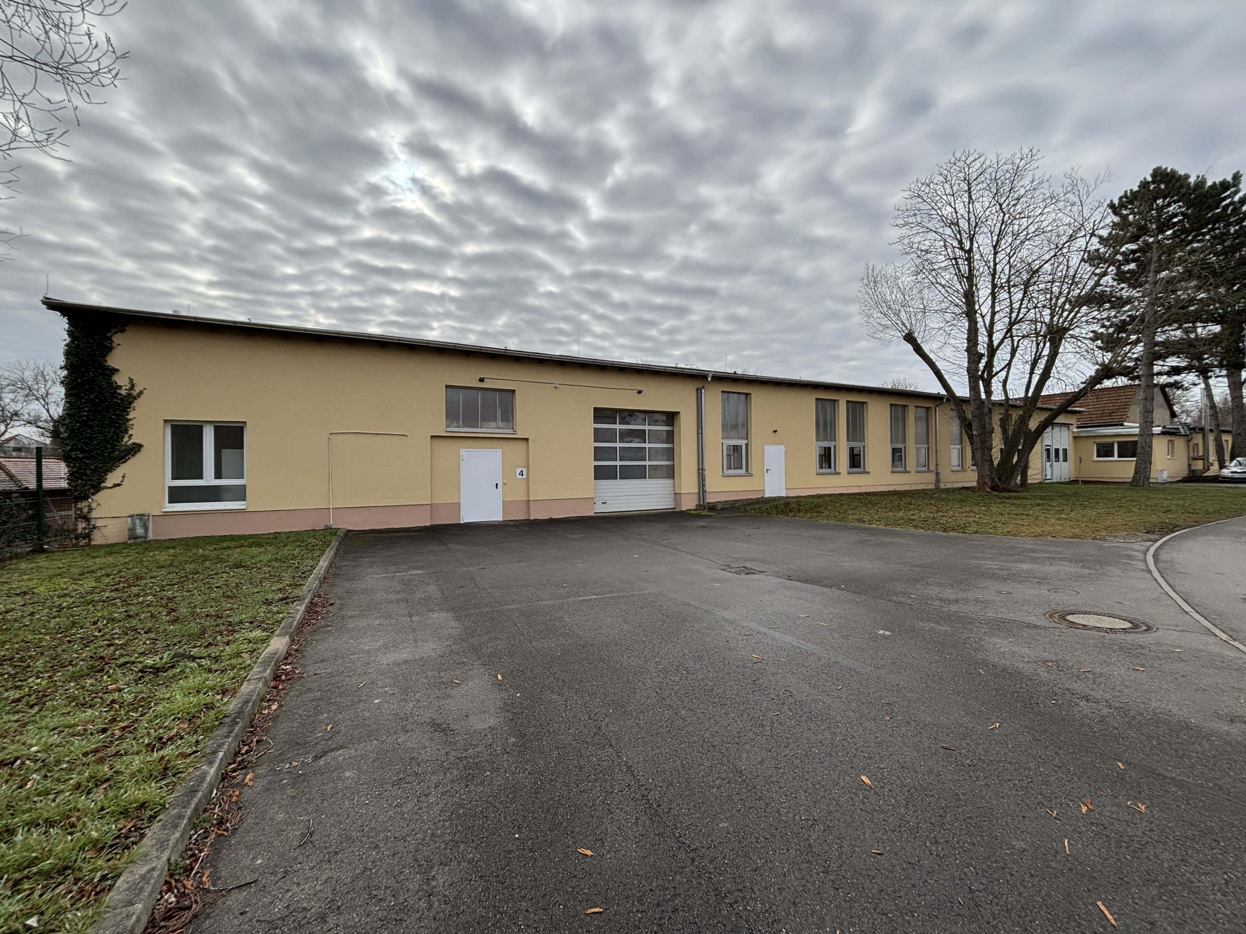 Ansicht Werkstatt mit Lagerhalle und Büro im Gewerbegebiet Arnstadt/Rudisleben zu vermieten