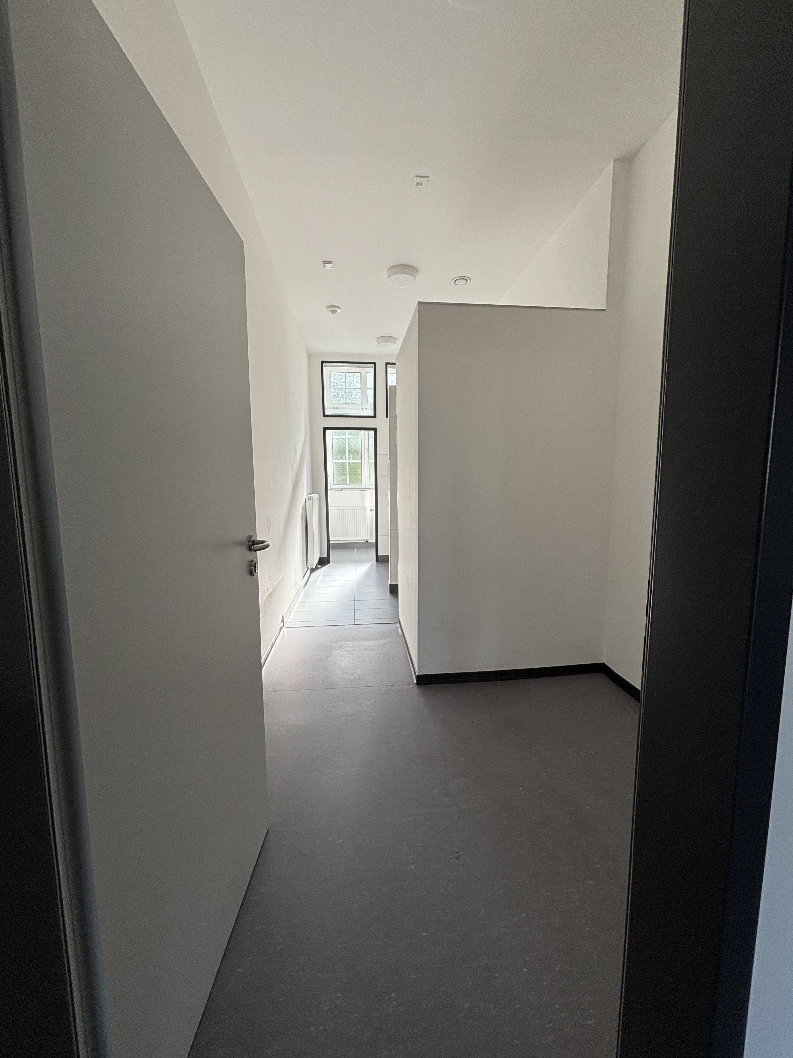 Ansicht Großzügige Werkstatteinheit im Erdgeschoss mit Anfahrrampe