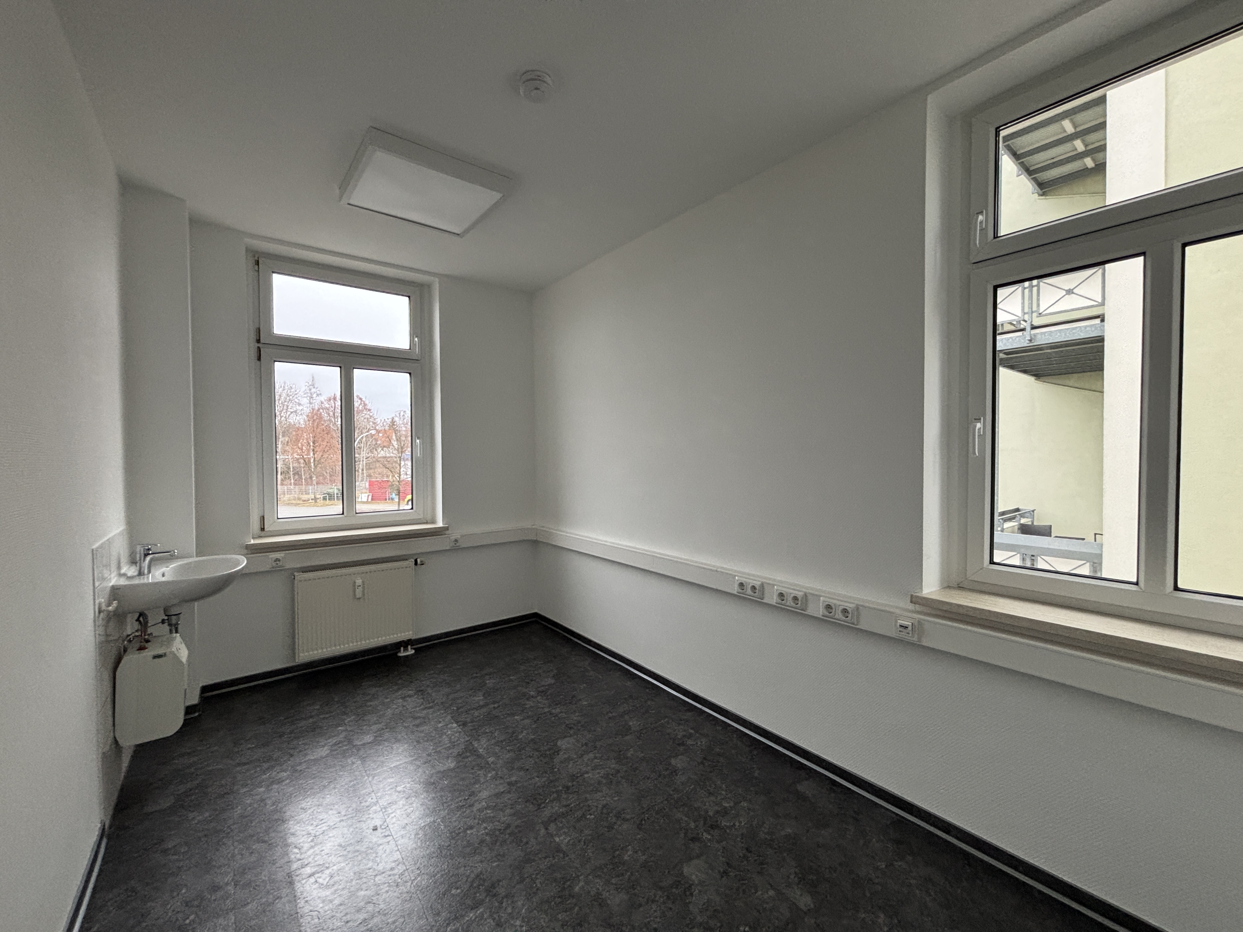 Ansicht Moderne und helle Büro-/Praxisfläche - Wohn- und Geschäftsgebäude in Zentrumslage