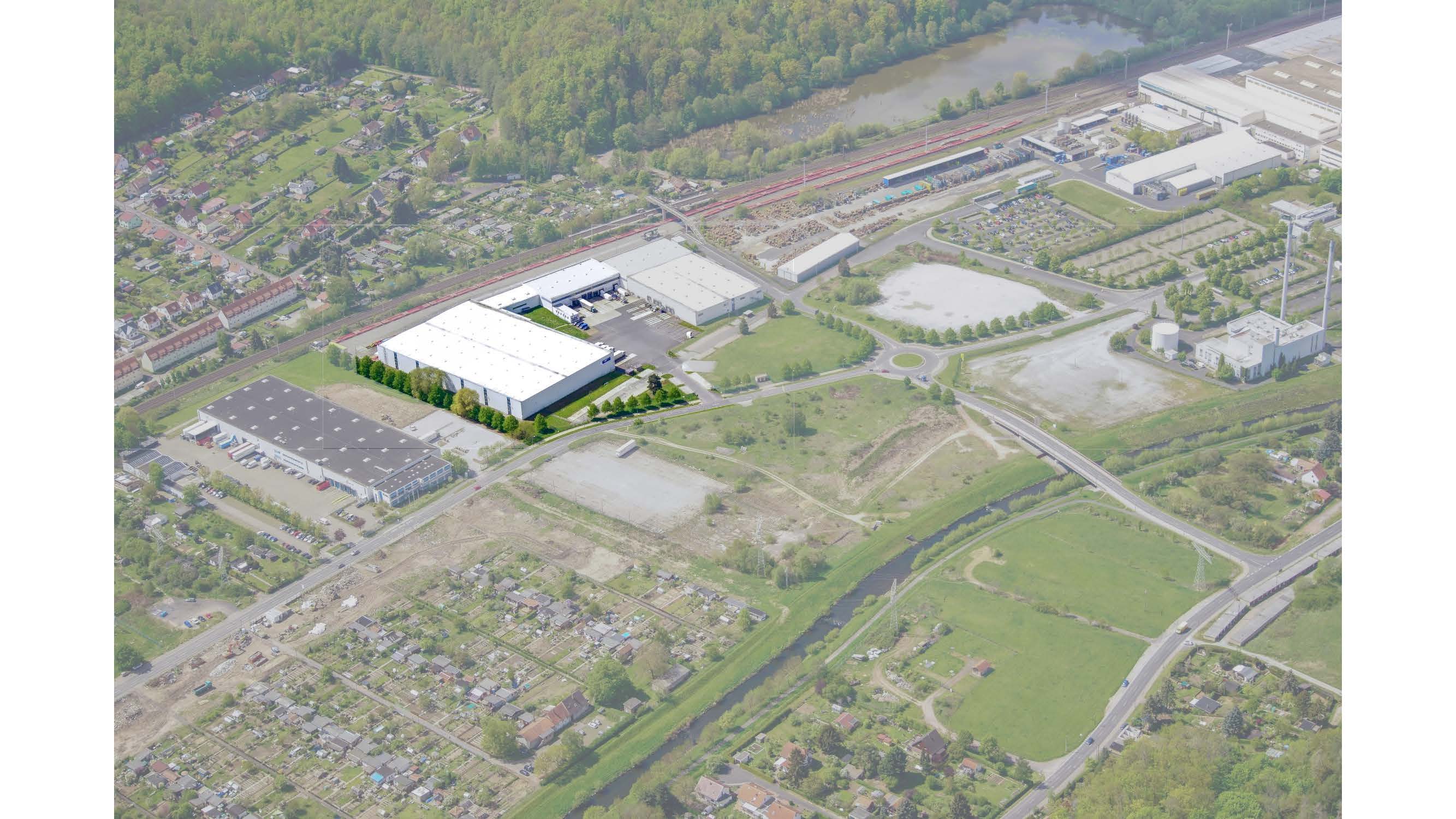 Ansicht Attraktive Fertigungs-/Logistikhalle mit Büroflächen in Eisenach zu vermieten - Bahnanschluss