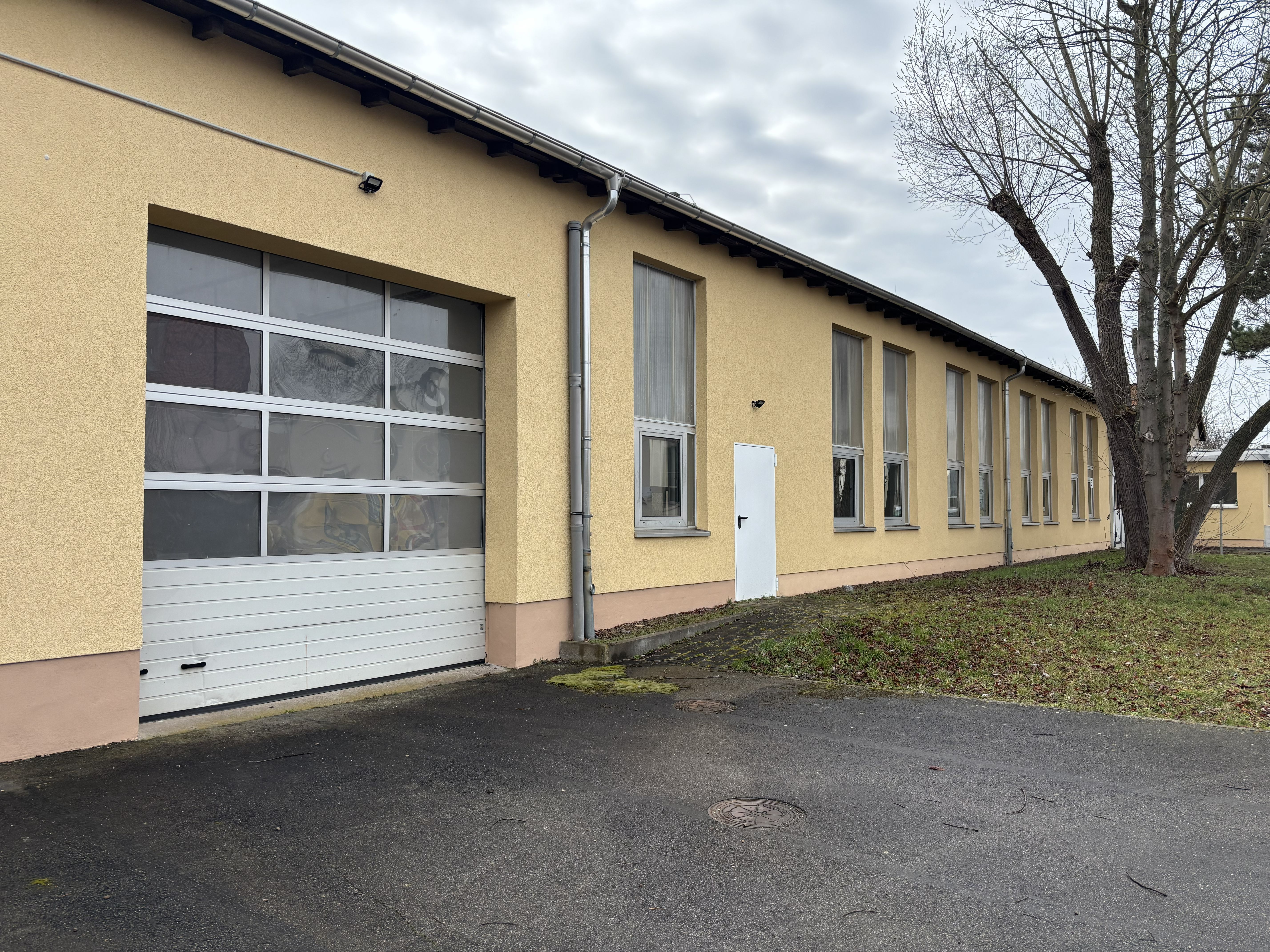 Ansicht Werkstatt mit Lagerhalle und Büro im Gewerbegebiet Arnstadt/Rudisleben zu vermieten