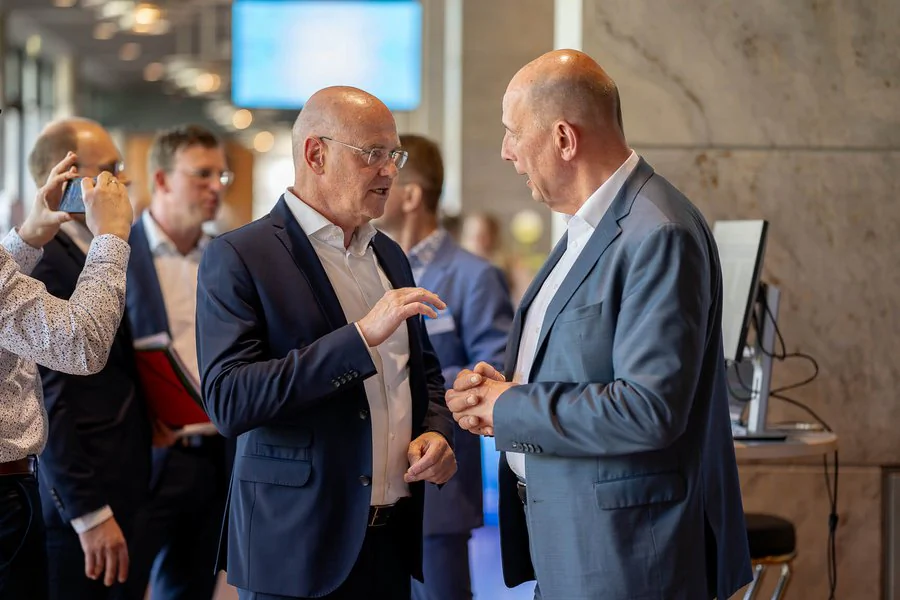 Foto: Andreas Krey (Geschäftsführer LEG) und Wolfgang Tiefensee (Wirtschaftsminister Thüringen) unterhalten sich auf der Veranstaltung