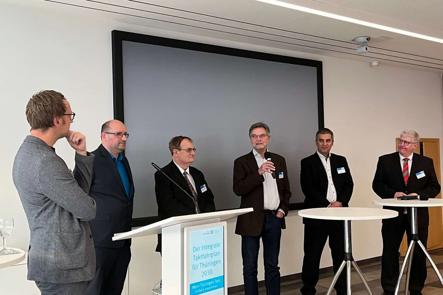 Präsentation diverser Personen im COMCENTER Brühl