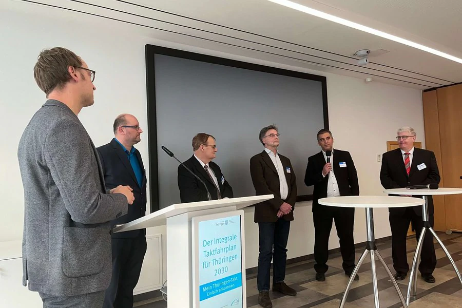 Präsentation diverser Personen im COMCENTER Brühl