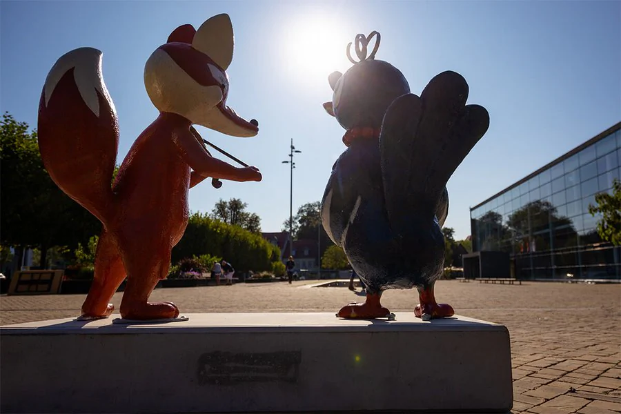 Fuchs und Elster auf dem Brühler Theaterplatz