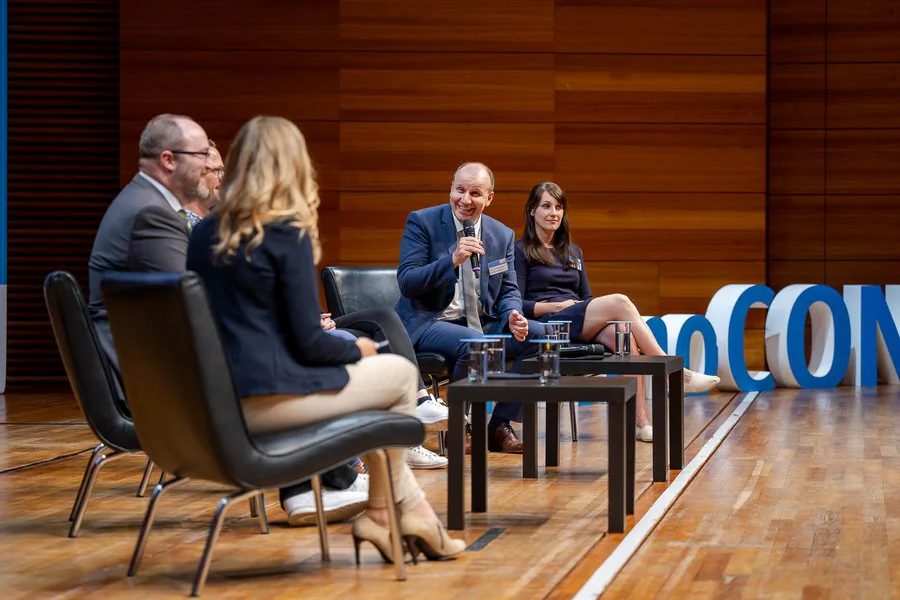 Foto einer Podiumsdiskussion von der Veranstaltung