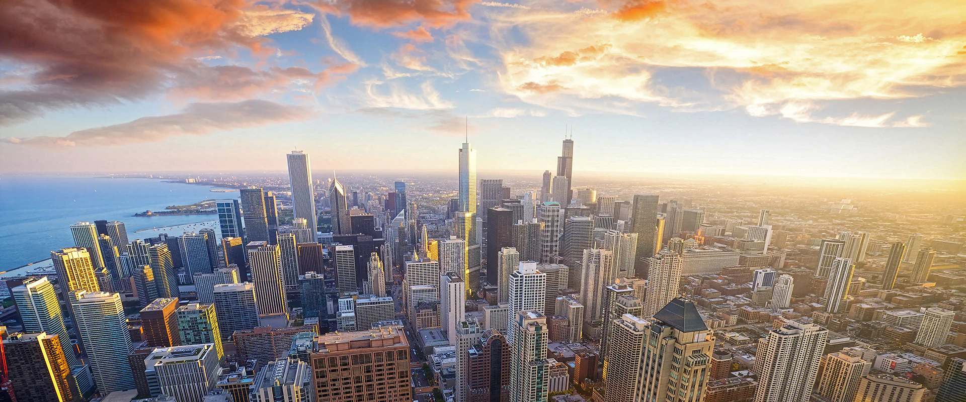 Bildbeschreibung / description: Thüringer Unternehmensreise nach Chicago. Luftaufnahme der Skyline von Chicago bei Sonnenaufgang.