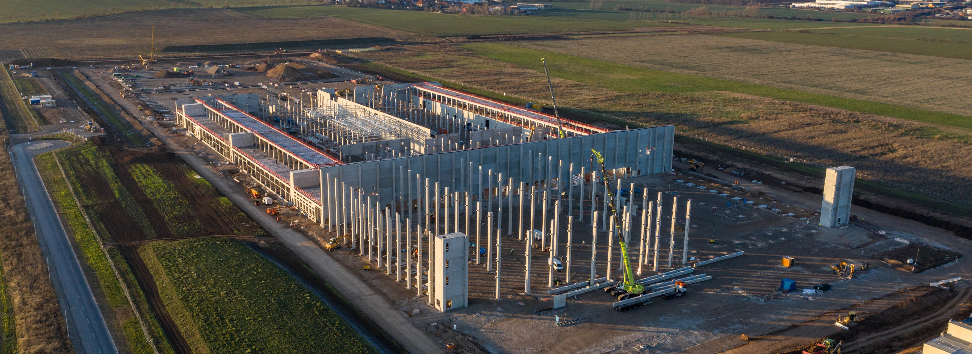 Bildbeschreibung / description: CATL-Gebäude im Aufbau