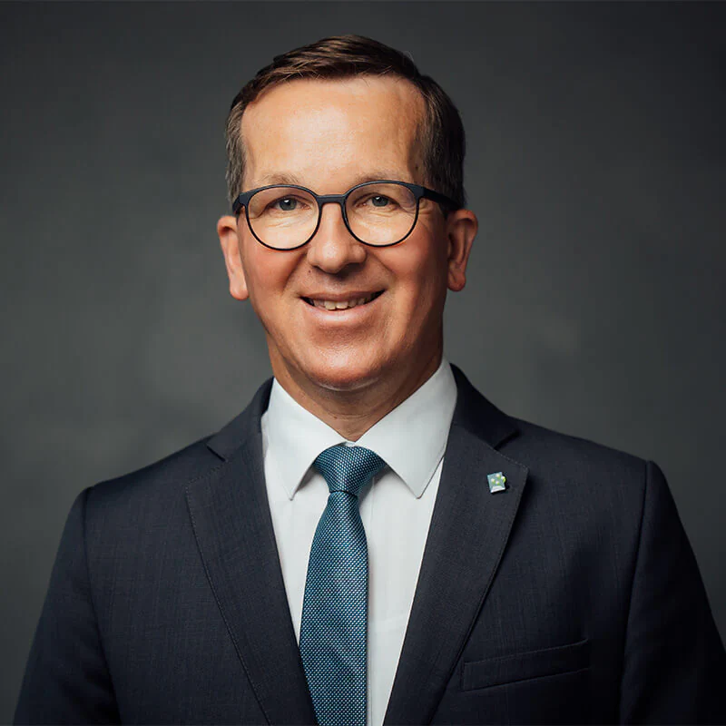 Bildbeschreibung / description: Portrait Frank Emrich