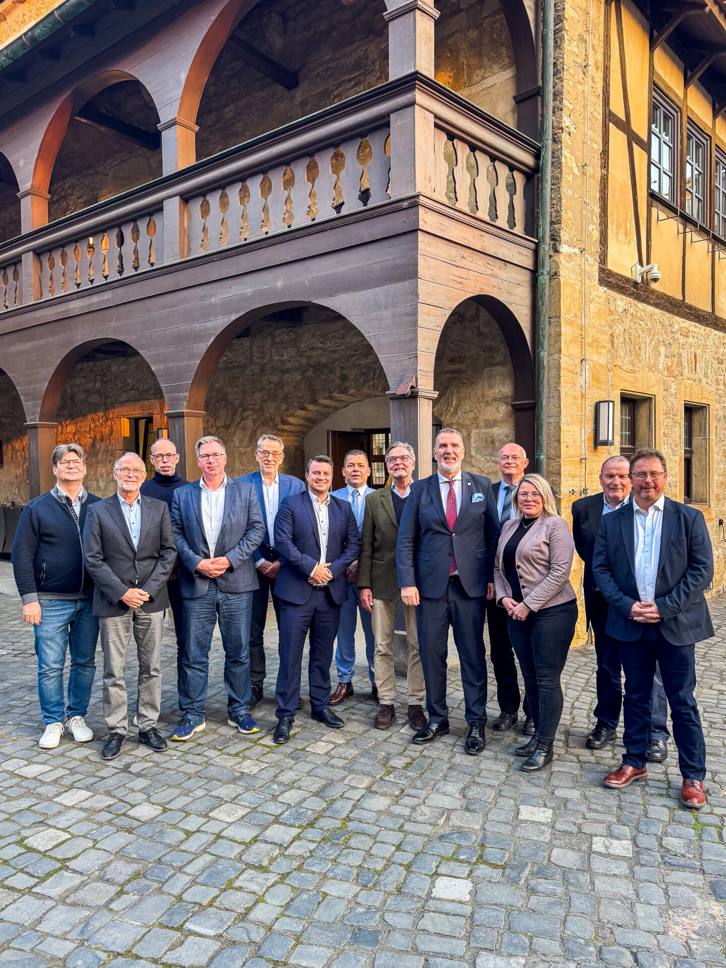 Bildbeschreibung / description: Gruppenbild von allen Mitgliedern des politischen Beirats