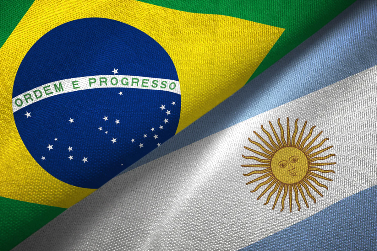 Flaggen von Brasilien und Argentinien