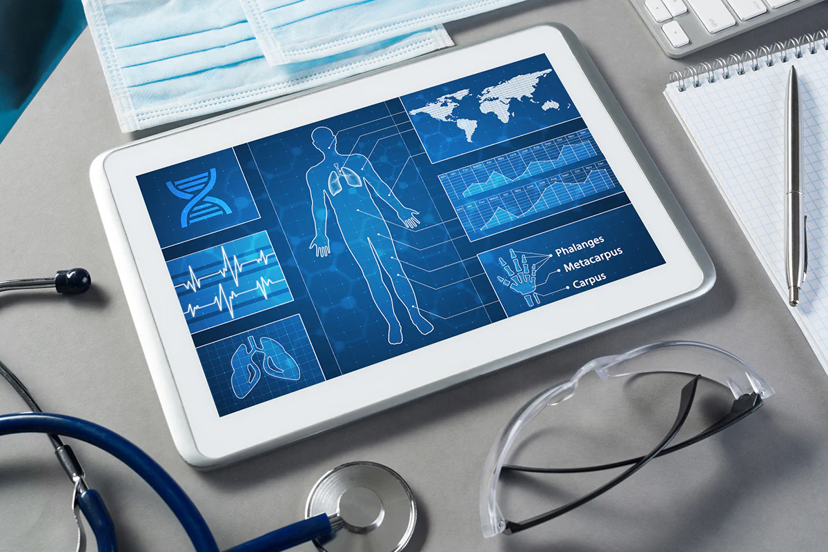Weißer Tablet-PC und medizinische Instrumente auf grauer Oberfläche